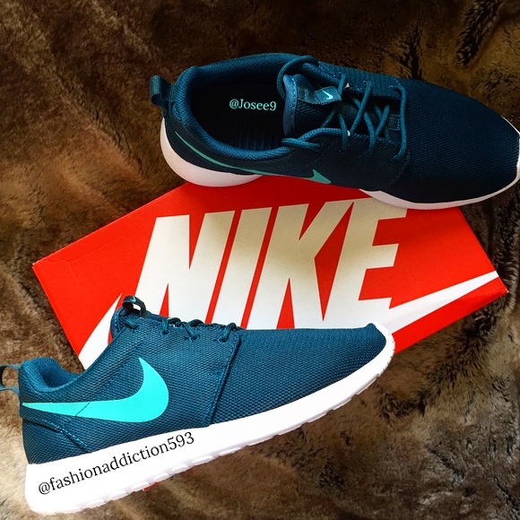 Nike Women's Roshe One teal green running shoes - Picture 4 of 4